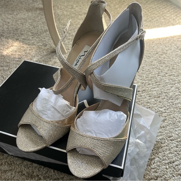 NEW NINA Women's Celosia Dress Sandal Taupe Reflective SZ 10 - Picture 10 of 16